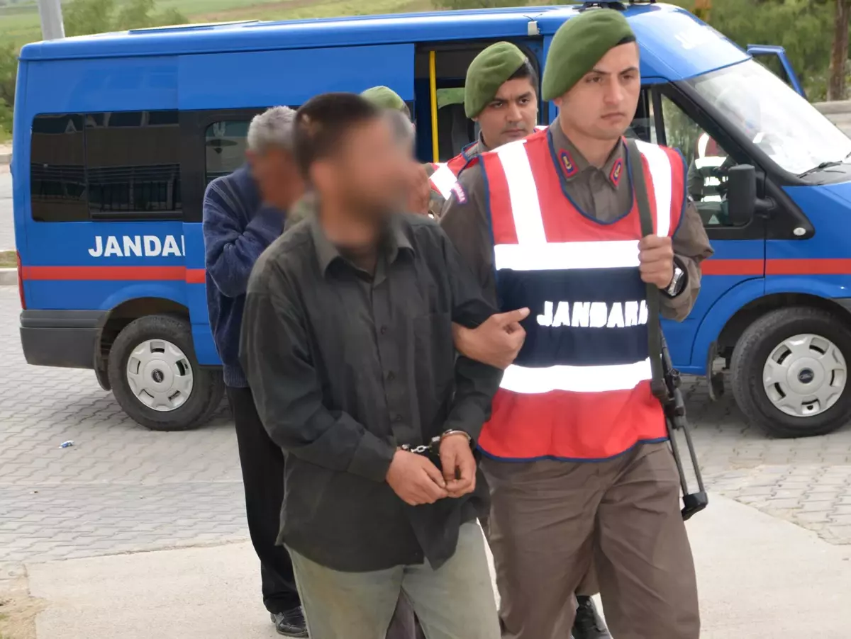 Demiryolundan Ray Çalan 2 Kişi Tutuklandı