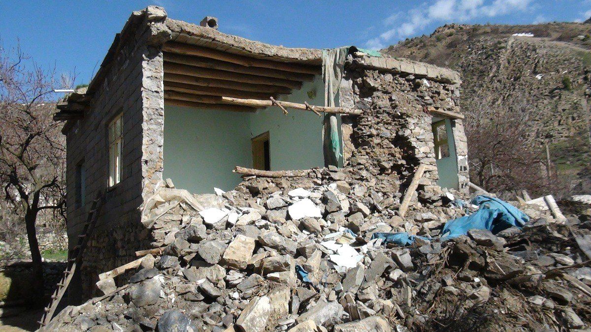 Deprem Mağduru Tarhan Ailesi Yardım Eli Bekliyor
