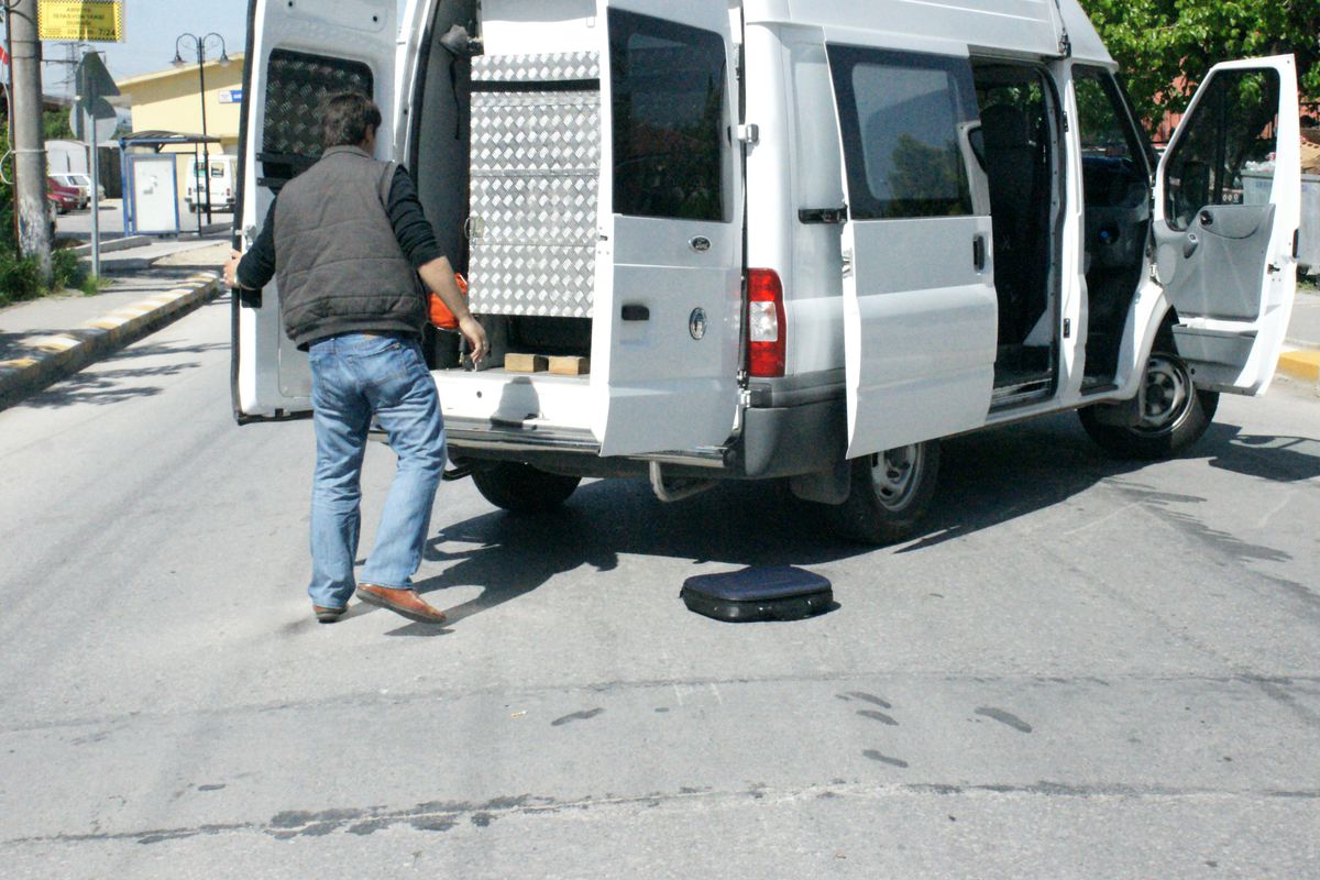 Durakta Unutulan Çanta Polisi Alarma Geçirdi