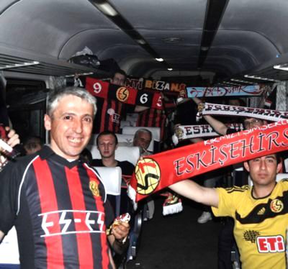 Eskişehirspor Taraftarları İzmir\'e Hareket Etti