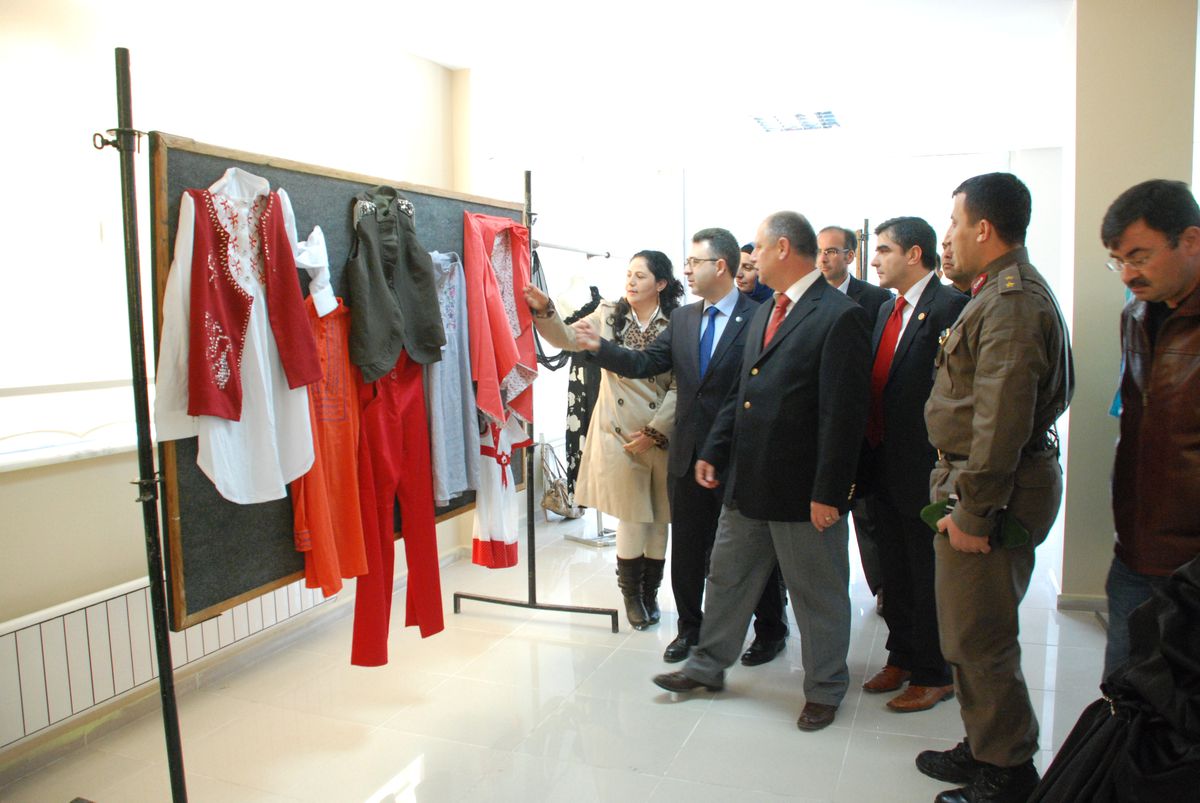Gediz Meslek Yüksekokulu Öğrencileri Moda Tasarım Sergisi Düzenledi