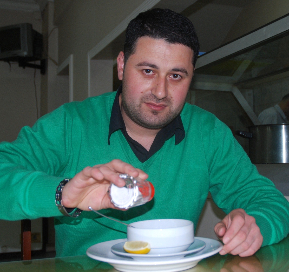 Giresun\'da Vali Şahin\'in Restoranlarda Tuzluk Yasağına Tepki Verende Var Destek Verende