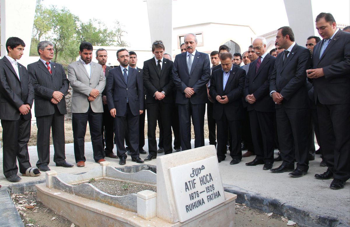 Has Parti Lideri Kurtulmuş, İskilipli Atıf Hoca'nın Kabrini Ziyaret Etti