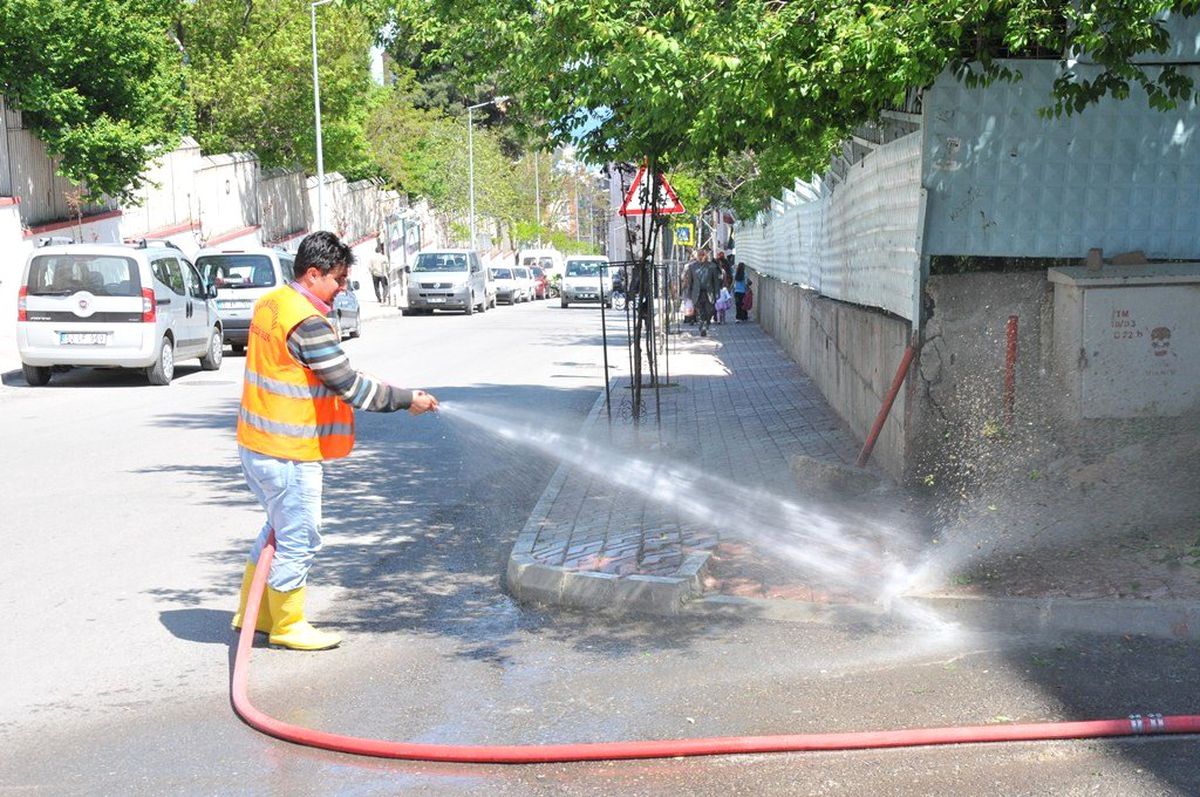 İlkadım\'da Yollar Yıkanıyor