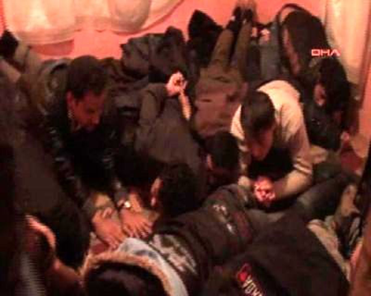 İnsan Kaçakçısı 38 Kişi Gözaltında