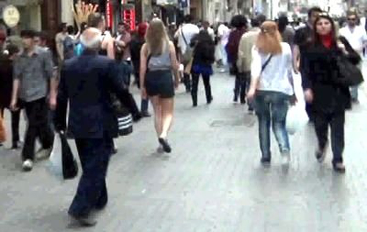 İstiklal Caddesi Sapığına Güven Timleri\'nden Suçüstü