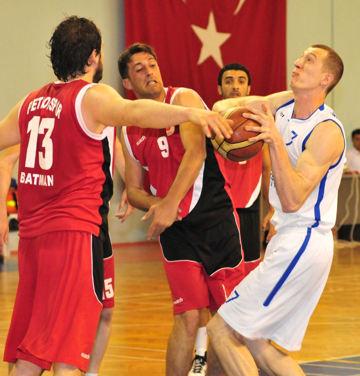İzmir Bşb: 93 - Batman Petrol: 62
