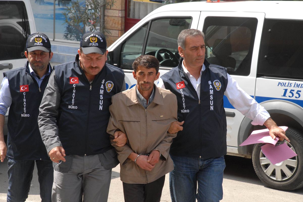 Karısını 8 Yerinden Bıçaklayan Koca Tutuklandı