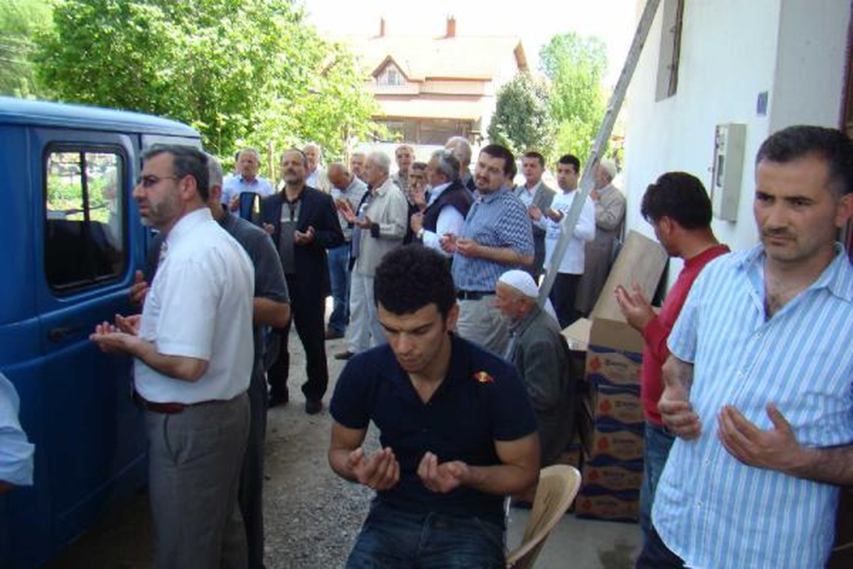 Kenan Sofuoğlu, Babaannesini Toprağa Verdi