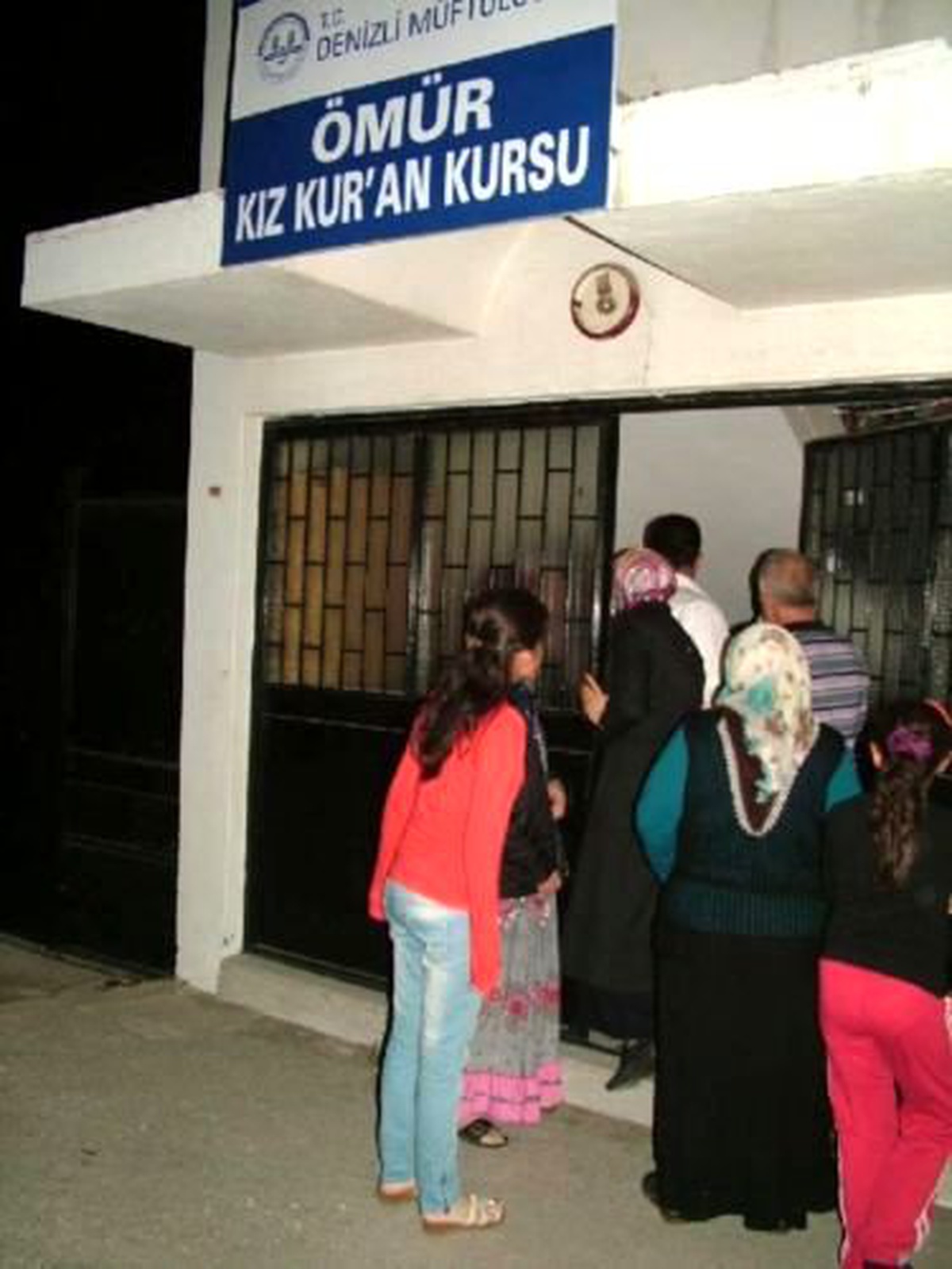 Kuran Kursu\'nda 18 Kız Öğrenci Zehirlendi (2)