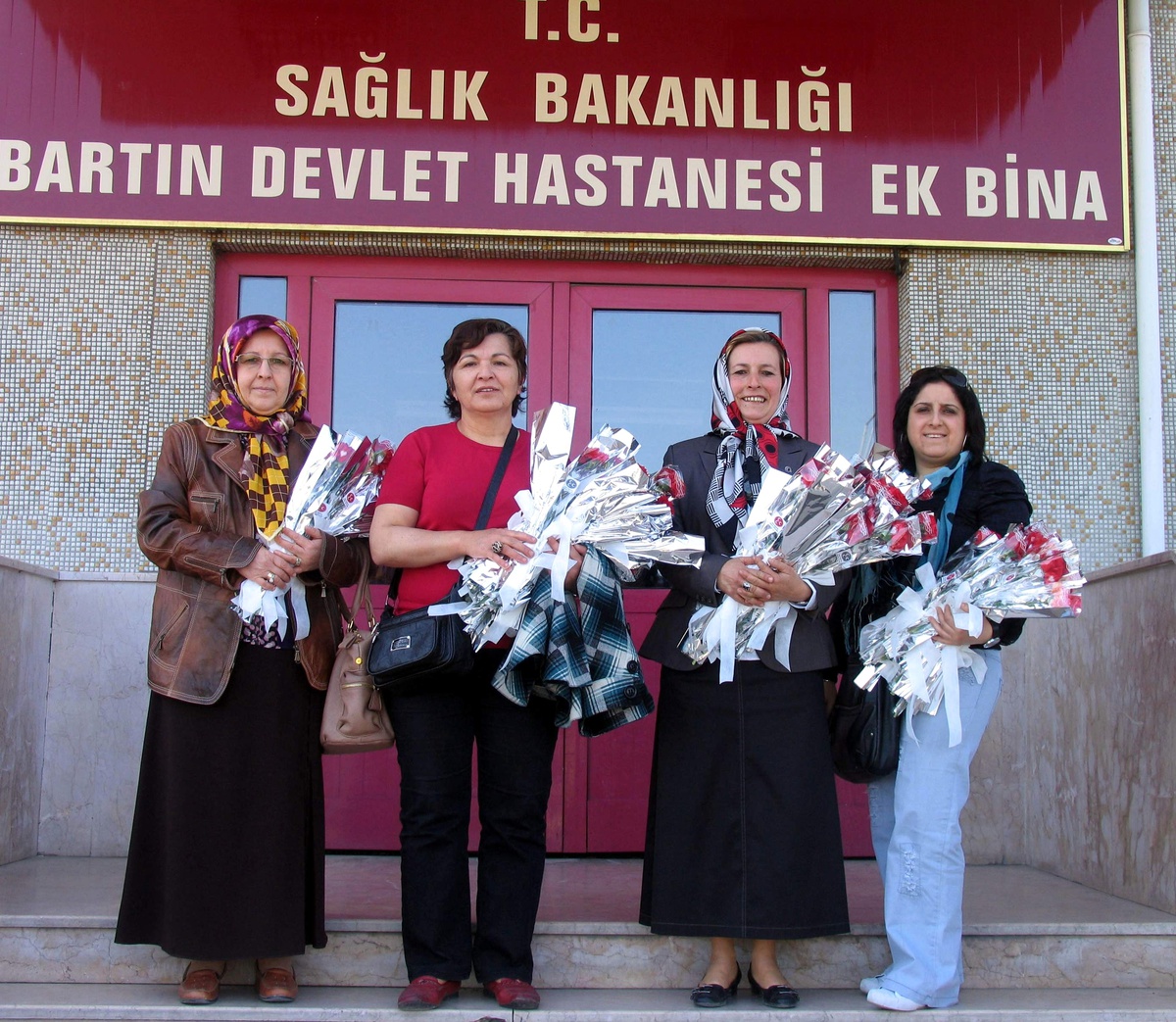 MHP Bartın Kadın Kolları Ebeleri Ziyaret Etti