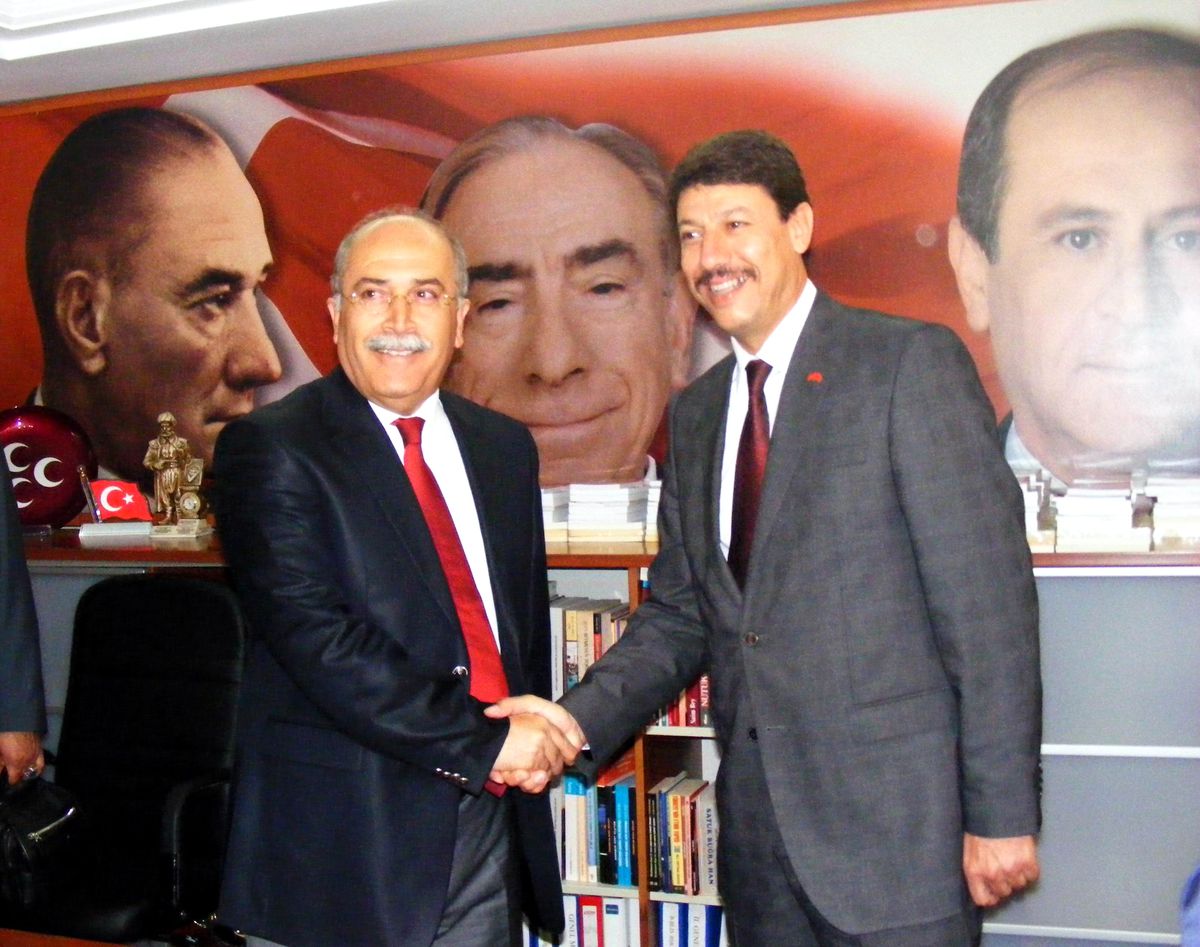 MHP\'de Bayrak Mustafa İzgioğlu\'nda