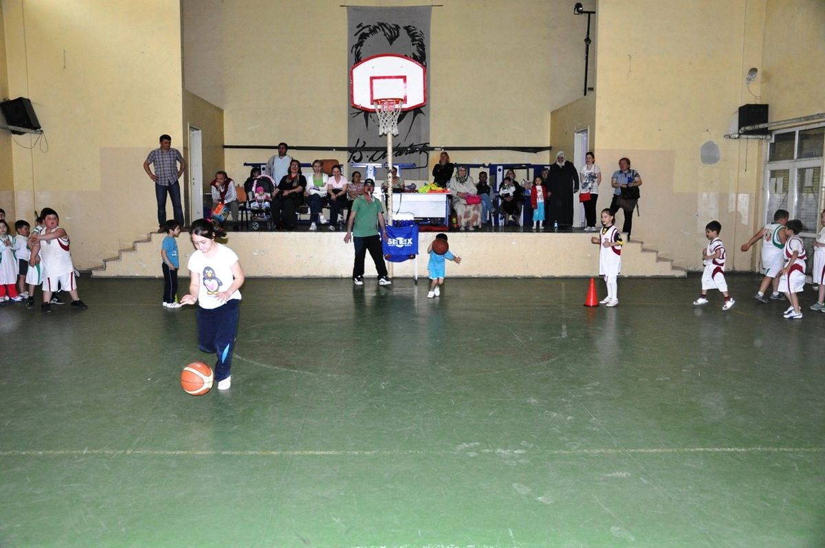 Minik Basketçiler 23 Nisan Madalyalarını Kaptı