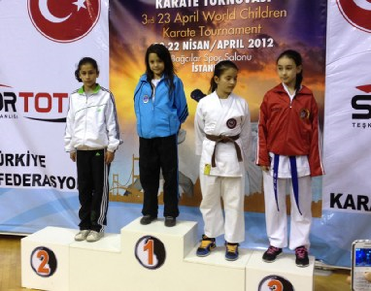 Minik Karatecilerden Çift Bayram
