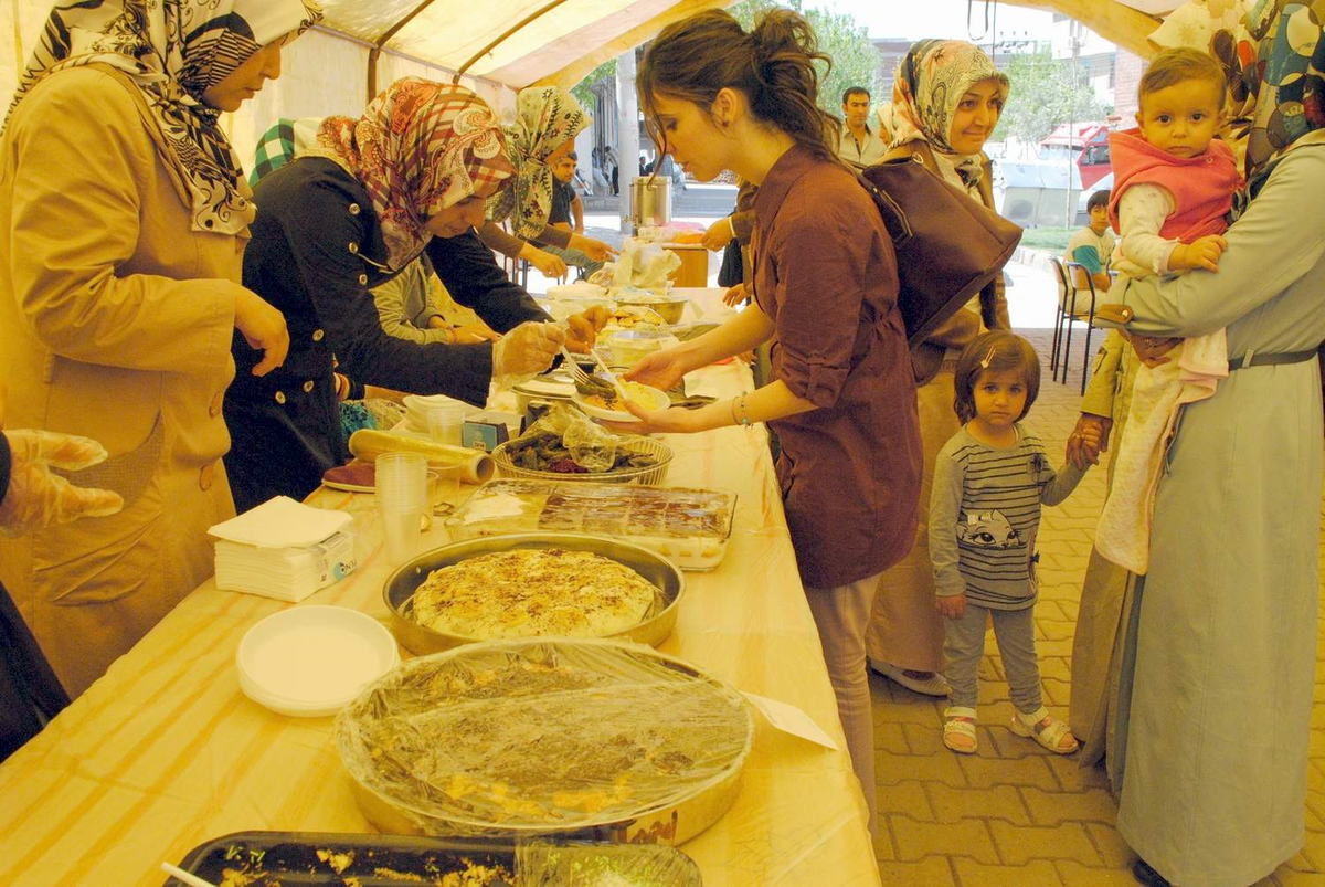 Okul Kütüphanesi İçin Kermes Düzenlendi