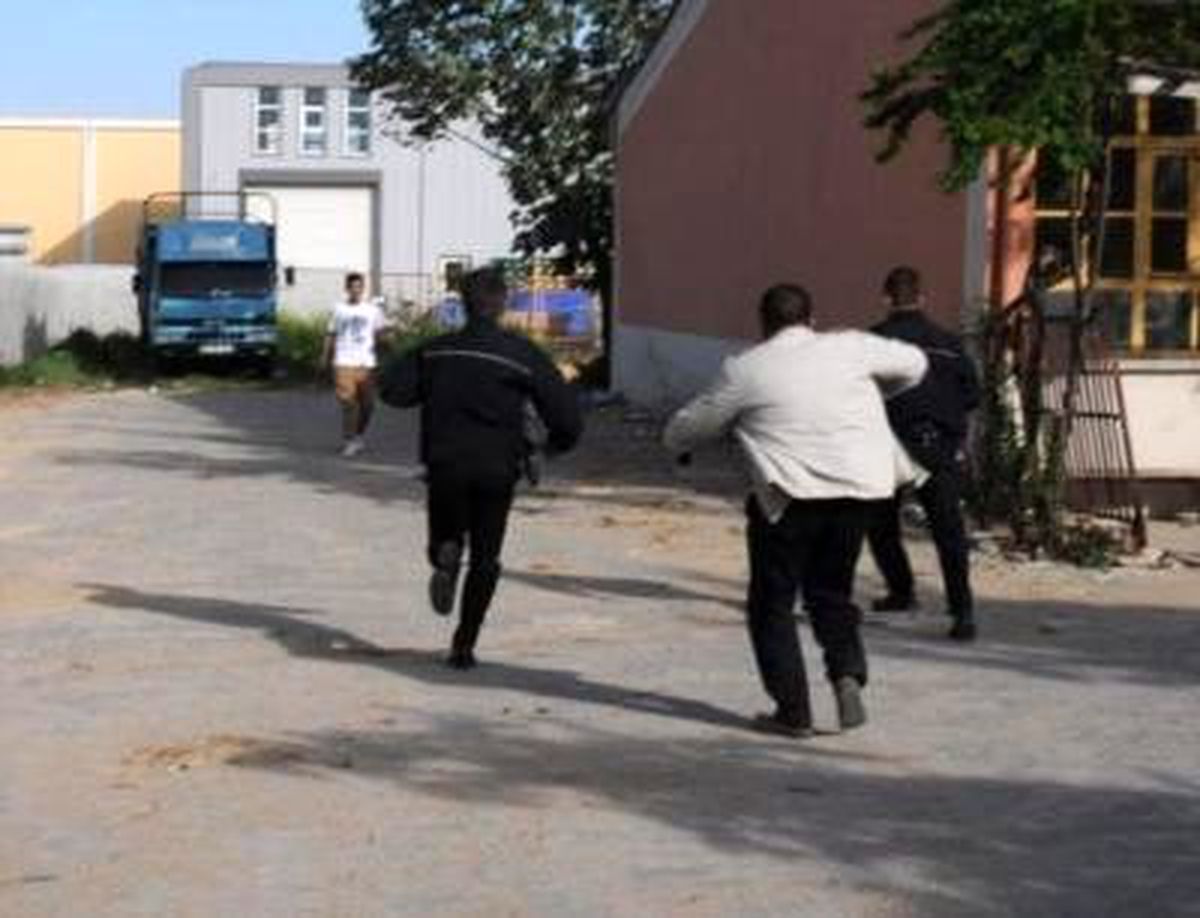 Polislerin Elinden Kaçan Genç, 45 Dakikada Yakalandı
