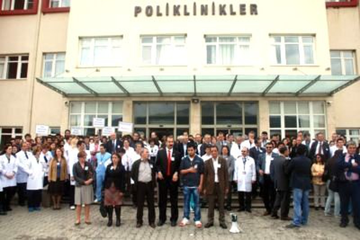 Sağlık Çalışanları Cinayete Tepki Gösterdi