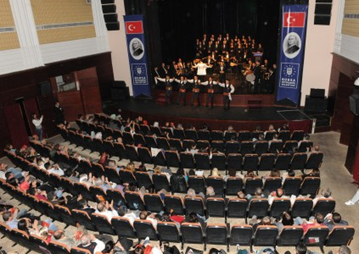 Sanatçılardan Türkü Şöleni