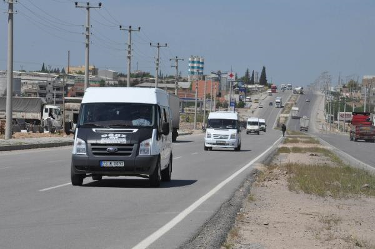 Sivil Minibüslerle Sınıra Sevkiyat