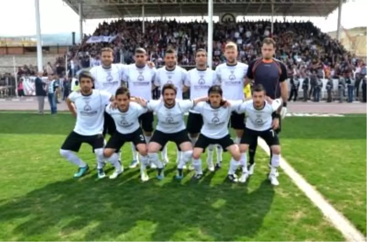Somaspor-Salihli Belediyespor Maçı 19 Mayıs Stadyumu\'nda