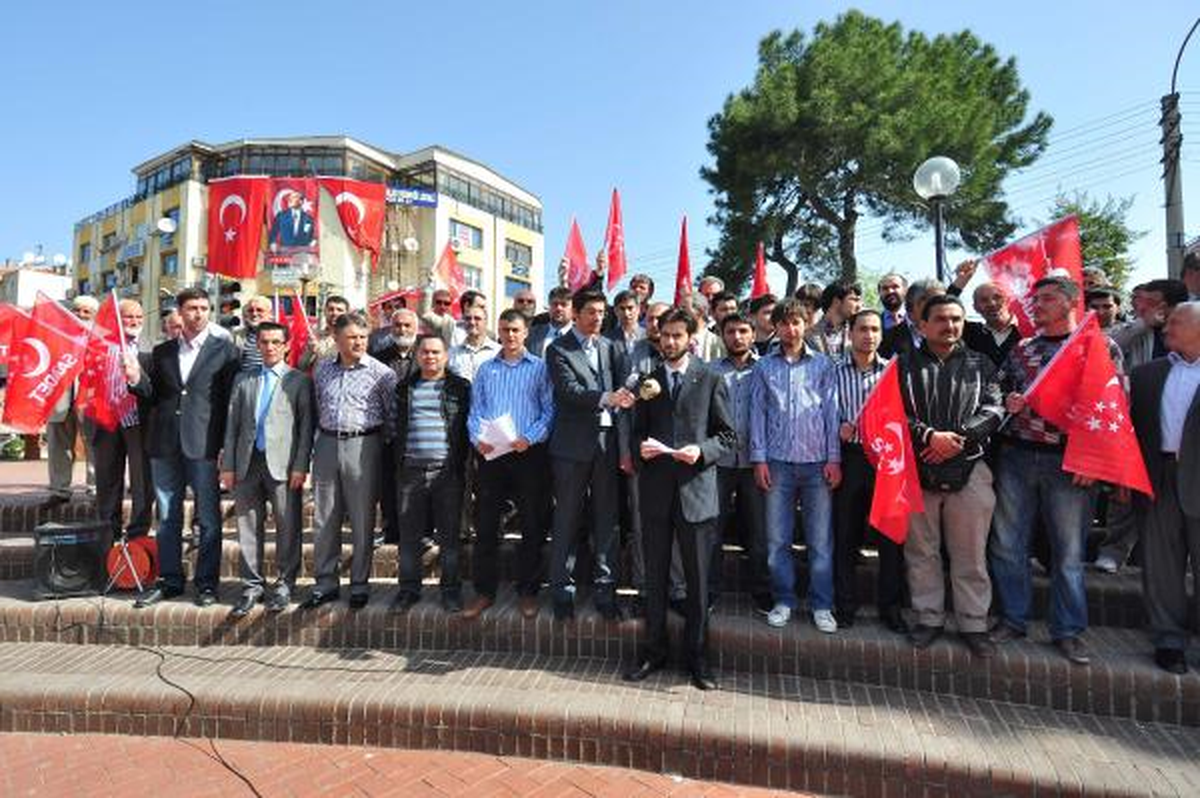 Sp\'li Gençlerden, \'Çevik Bir Meydanı, Necmettin Erbakan Meydanı Olsun\' İsteği