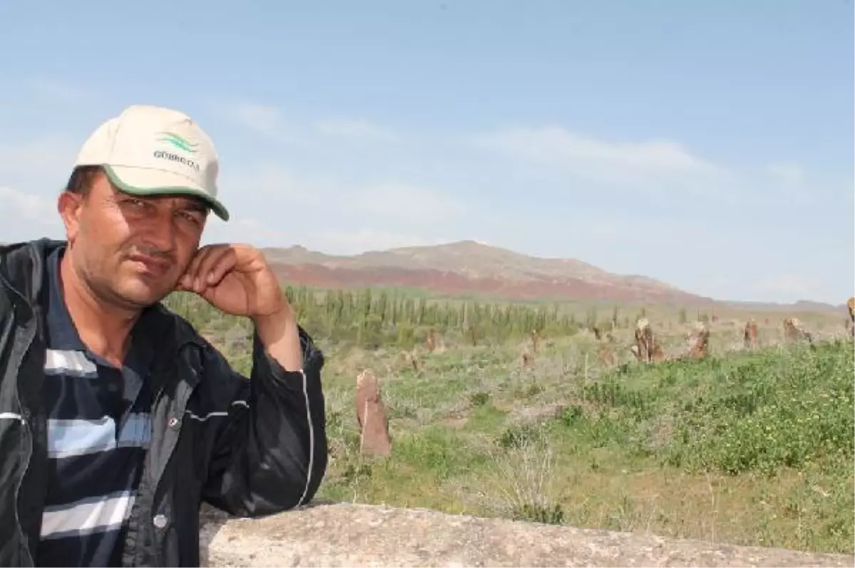 Türbe ve Mezarlığa Haciz Geldi (2)