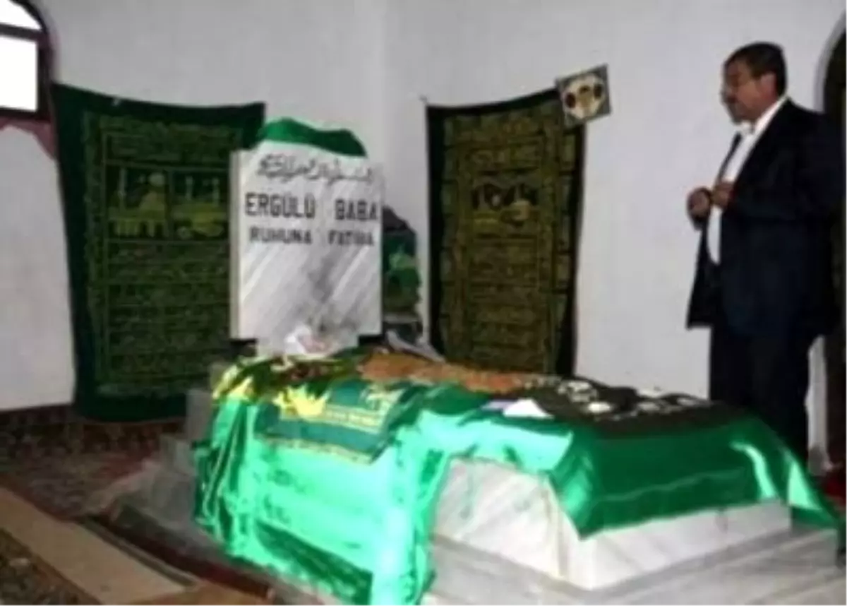 Türbeye Haciz Geldi