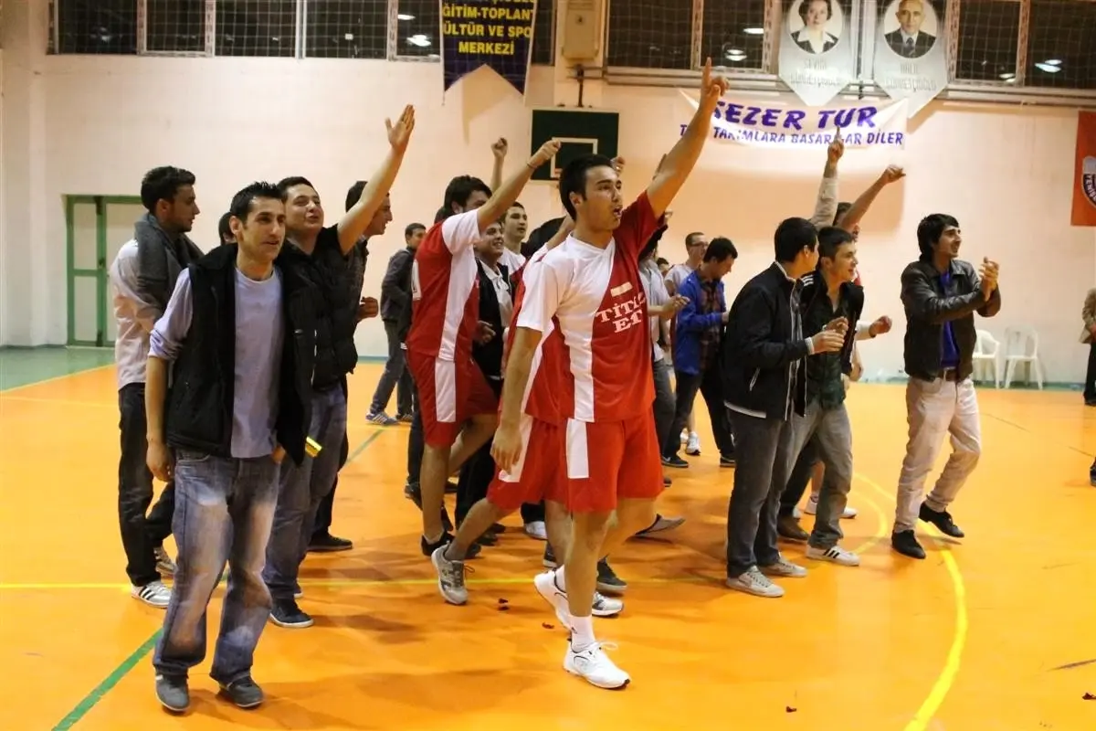 Yenişehir\'de Voleybol Turnuvası Sona Erdi