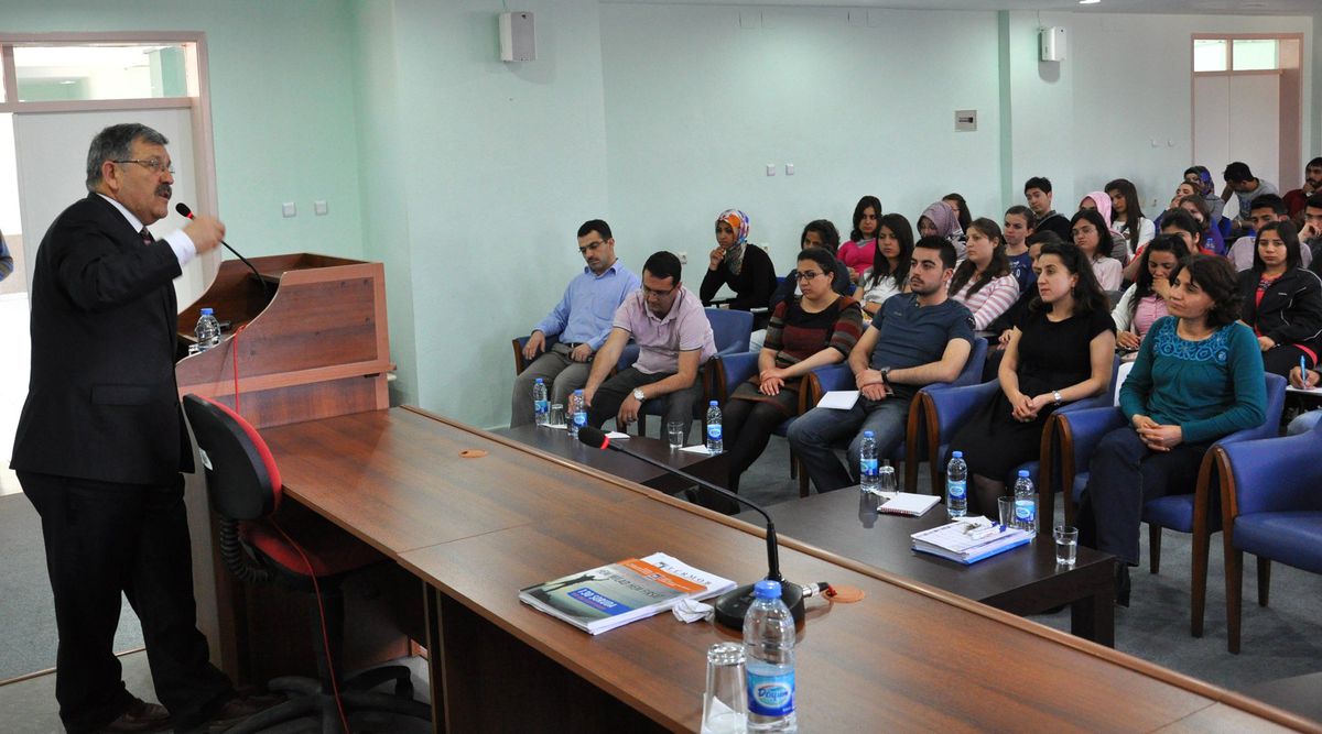 Yozgat\'ta Üniversite Öğrencilerine Yeni Ttk Hakkında Konferans Verildi