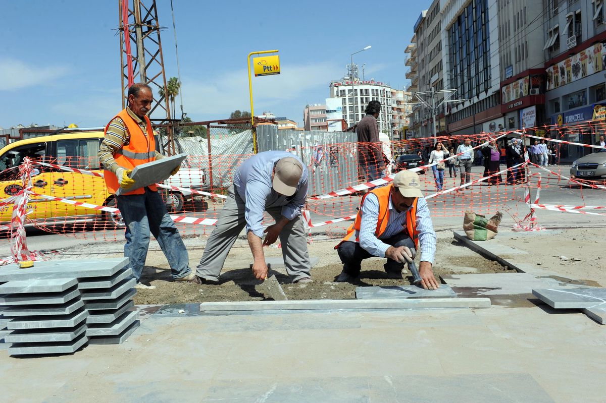 Ali Çetinkaya Caddesi\'nde Düzenleme Çalışmaları