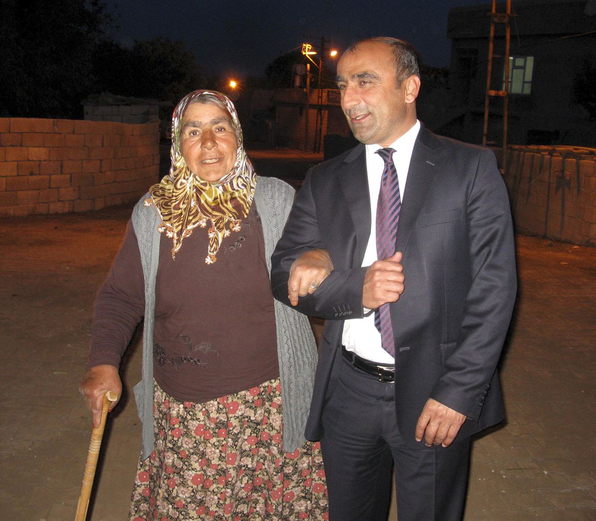 Arabanlı Yaşlılardan Başkan Özdemir\'e Çalışmalarından Dolayı Teşekkür