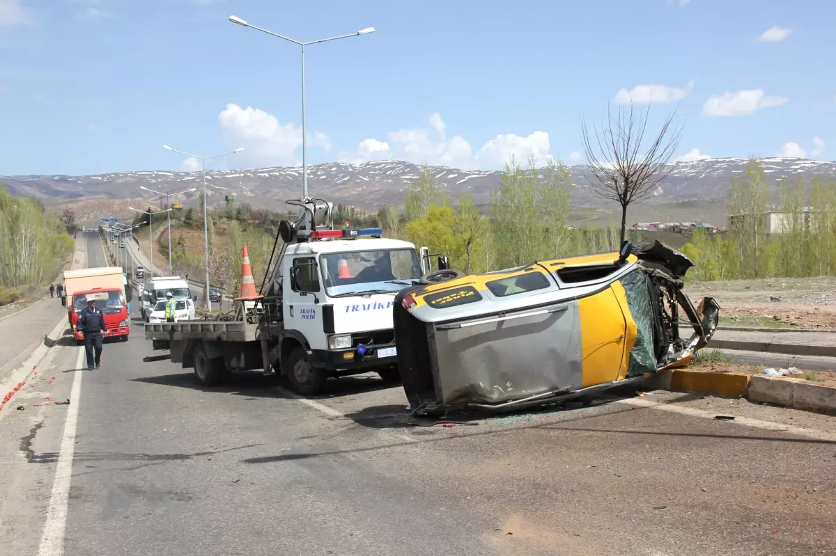 Bingöl\'de Trafik Kazası : 1 Ölü, 1 Yaralı