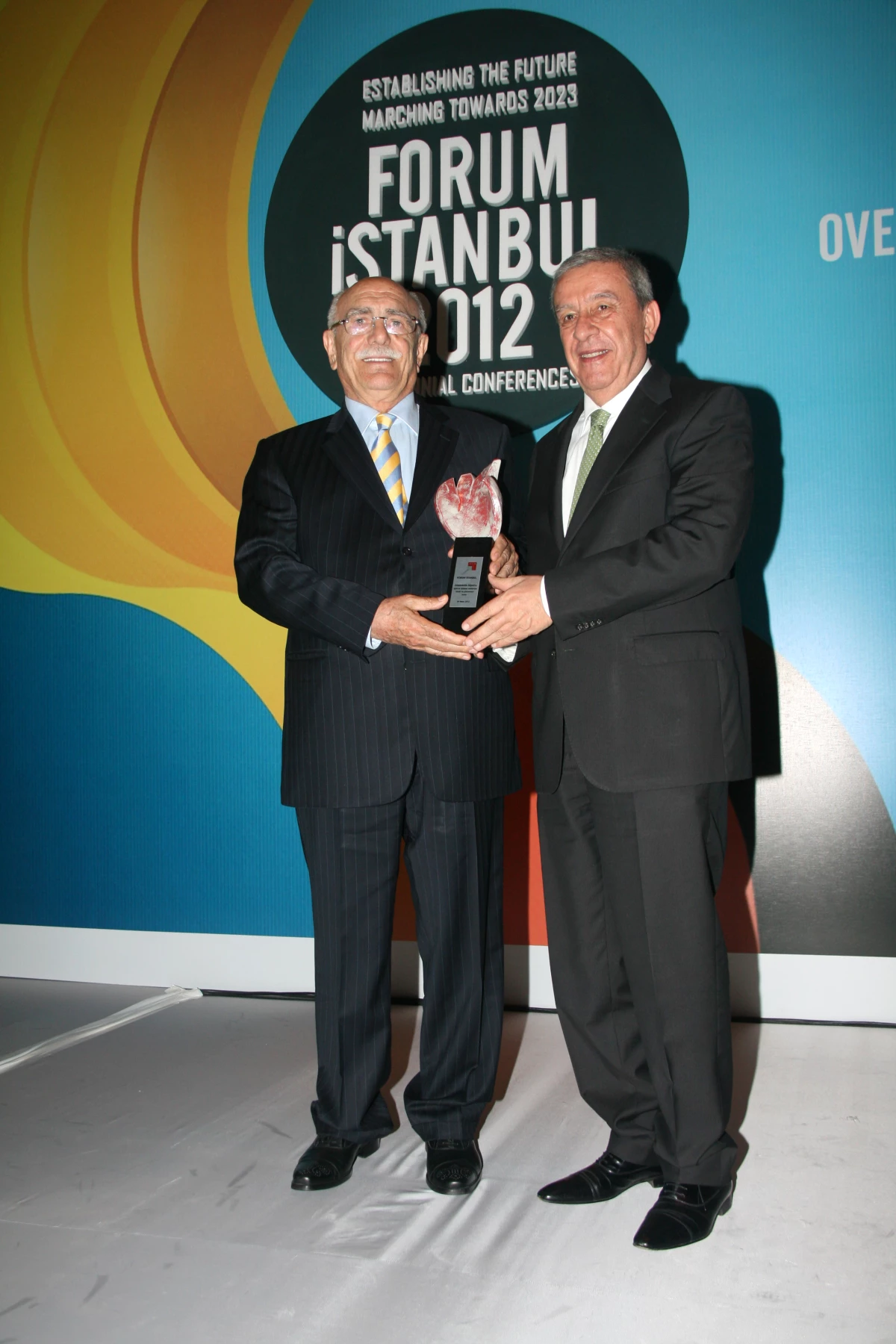Dumankaya İnşaat Forum İstanbul 2012 Eğitim Ödülü\'nün Sahibi Oldu