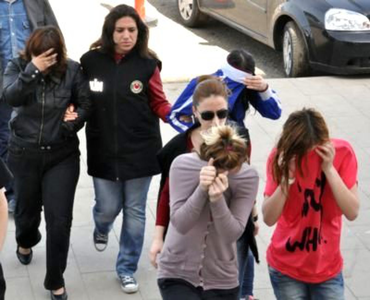 Fuhuş Operasyonunda 10 Kişi Tutuklandı