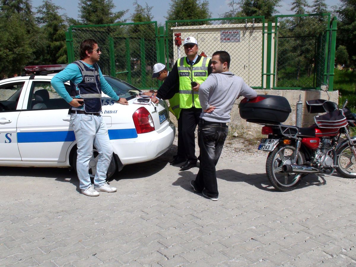 Gediz\'de Motosiklet Sürücülerine Karşı Denetimler Artırıldı