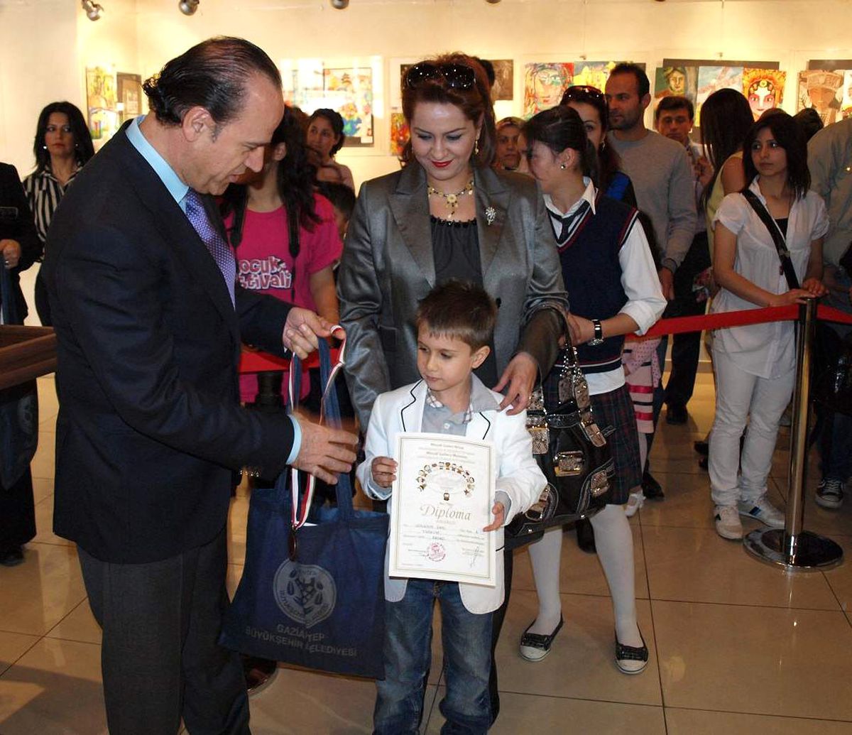 Gkv\'li Minik Ressamların Madalya Keyfi