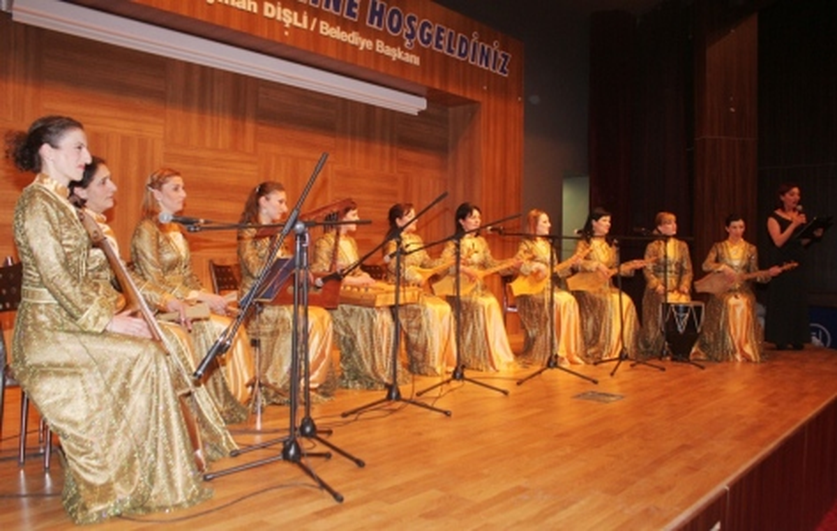 Gunda Müzik Grubu Gönülleri Feth Etti