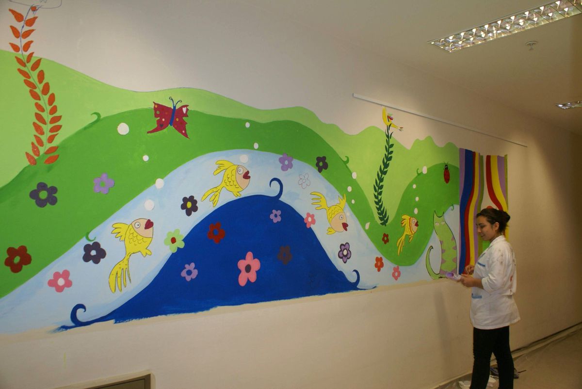 Hastane Polikliniğine Ressam Fırçası Değdi