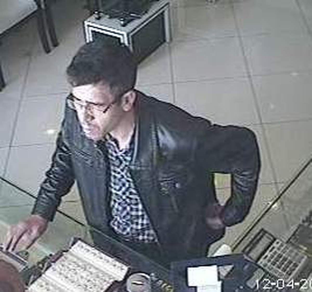 Hırsızlar Önce Güvenlik Kamerasına, Sonra Polise Yakalandı