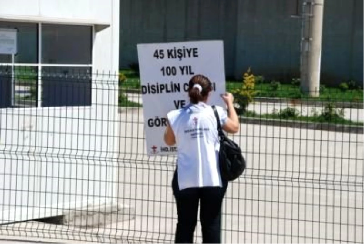 İHD Üyeleri F Tipi Cezaevlerini Protesto Etti