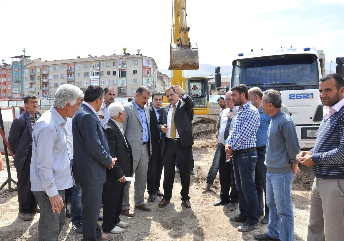 Malatya Belediye Başkanı Ahmet Çakır, Kapalı Otopark İnşaatında İnceleme Yaptı