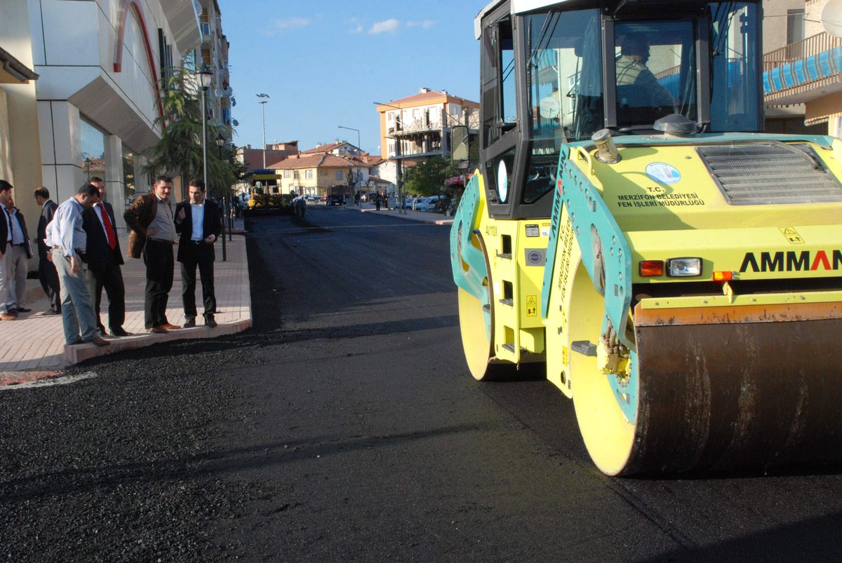 Merzifon Belediyesi Sıcak Asfalt Sezonunu Başlattı