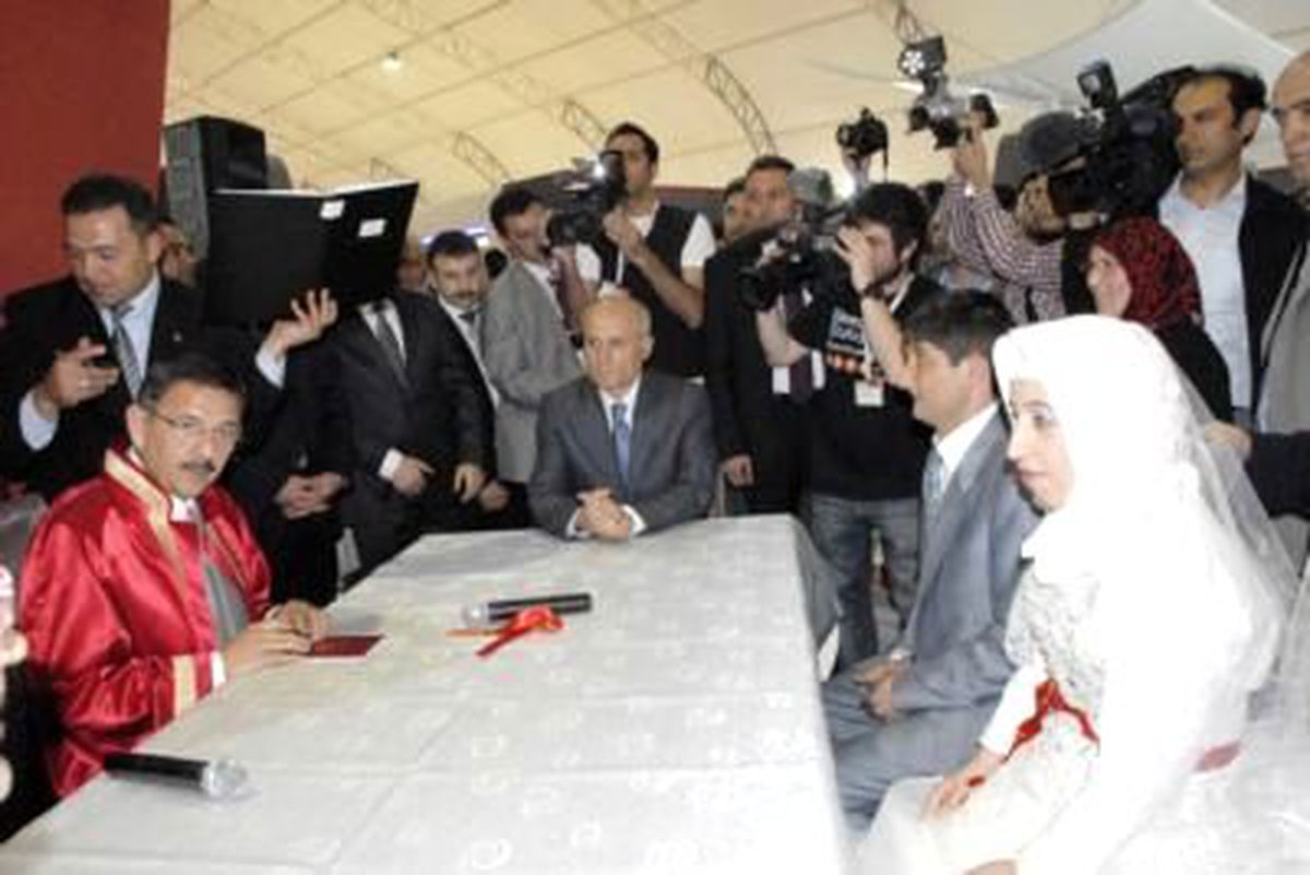 Mobilya Fuarında Nikah Kıydılar