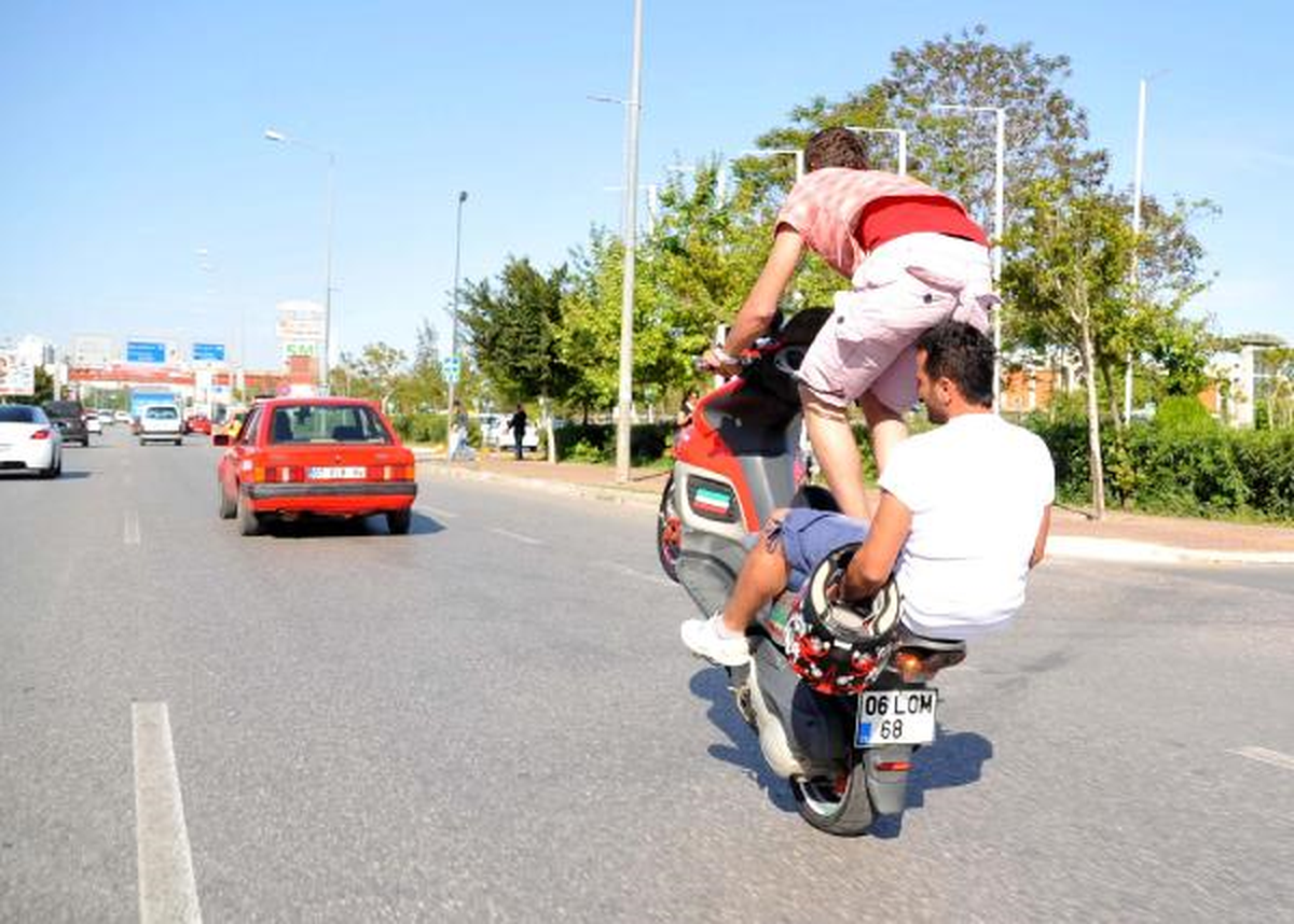 Motosiklette Ölümle Dans
