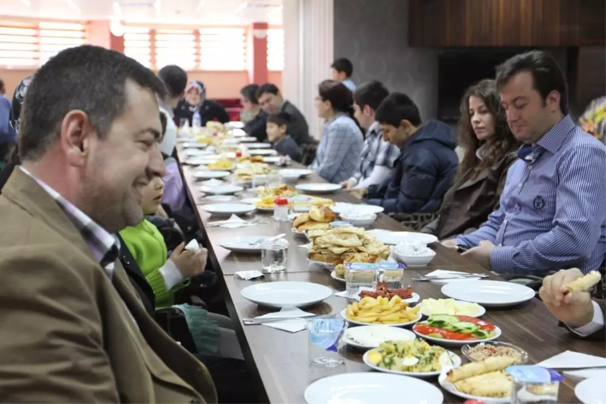 Öğretim Üyeleri, Kahvaltıda Biraraya Geldi