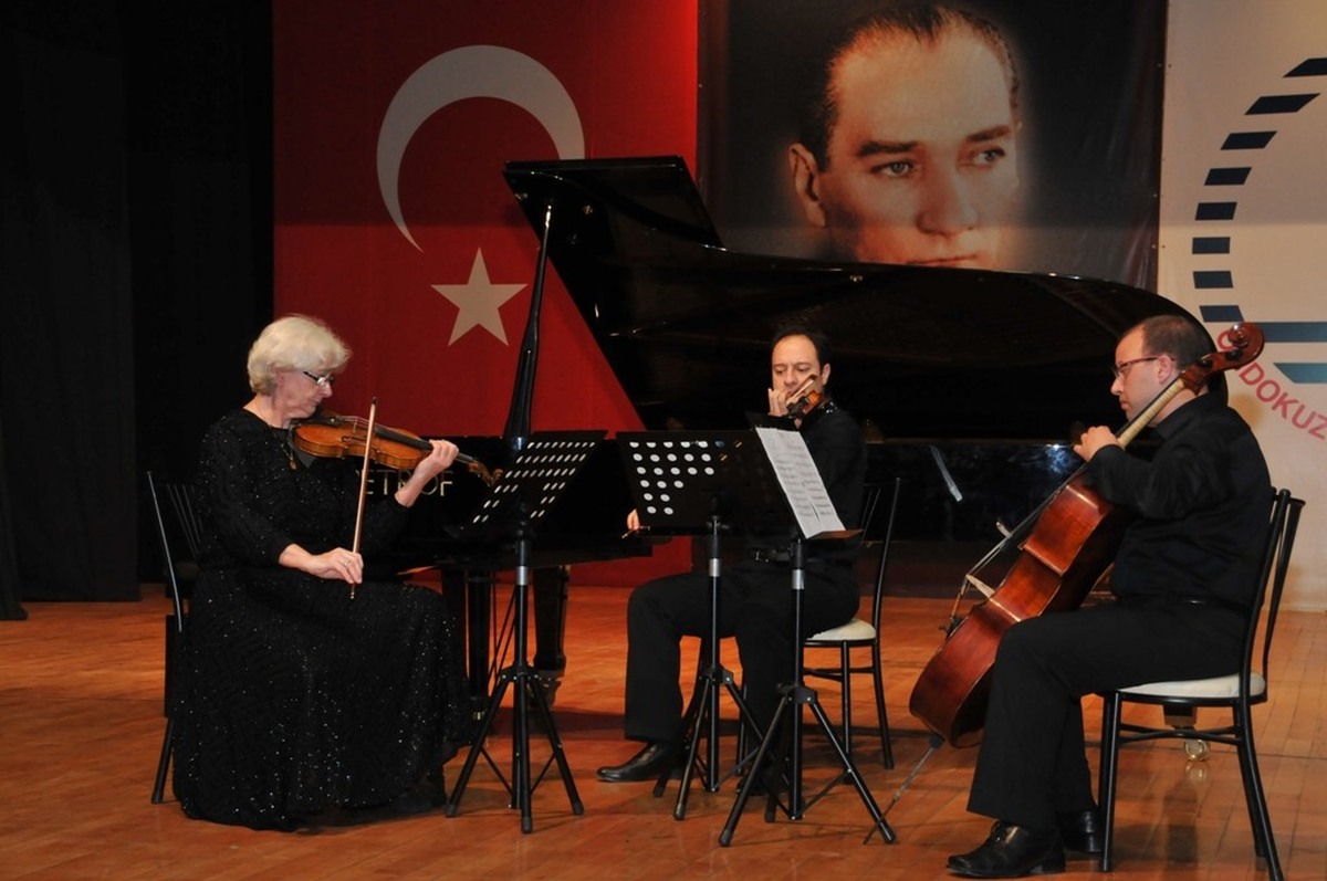 Omü\'lü Öğretim Elemanlarının Oda Konseri