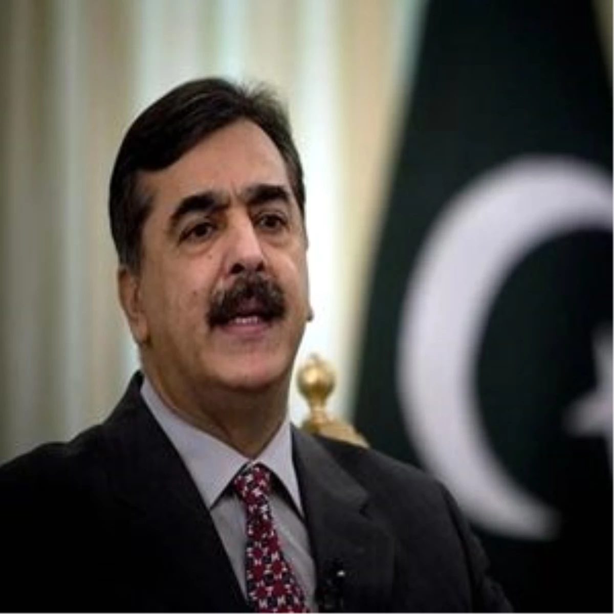 Pakistan Başbakanı "Yargıya İtaatsizlikten" Suçlu Bulundu