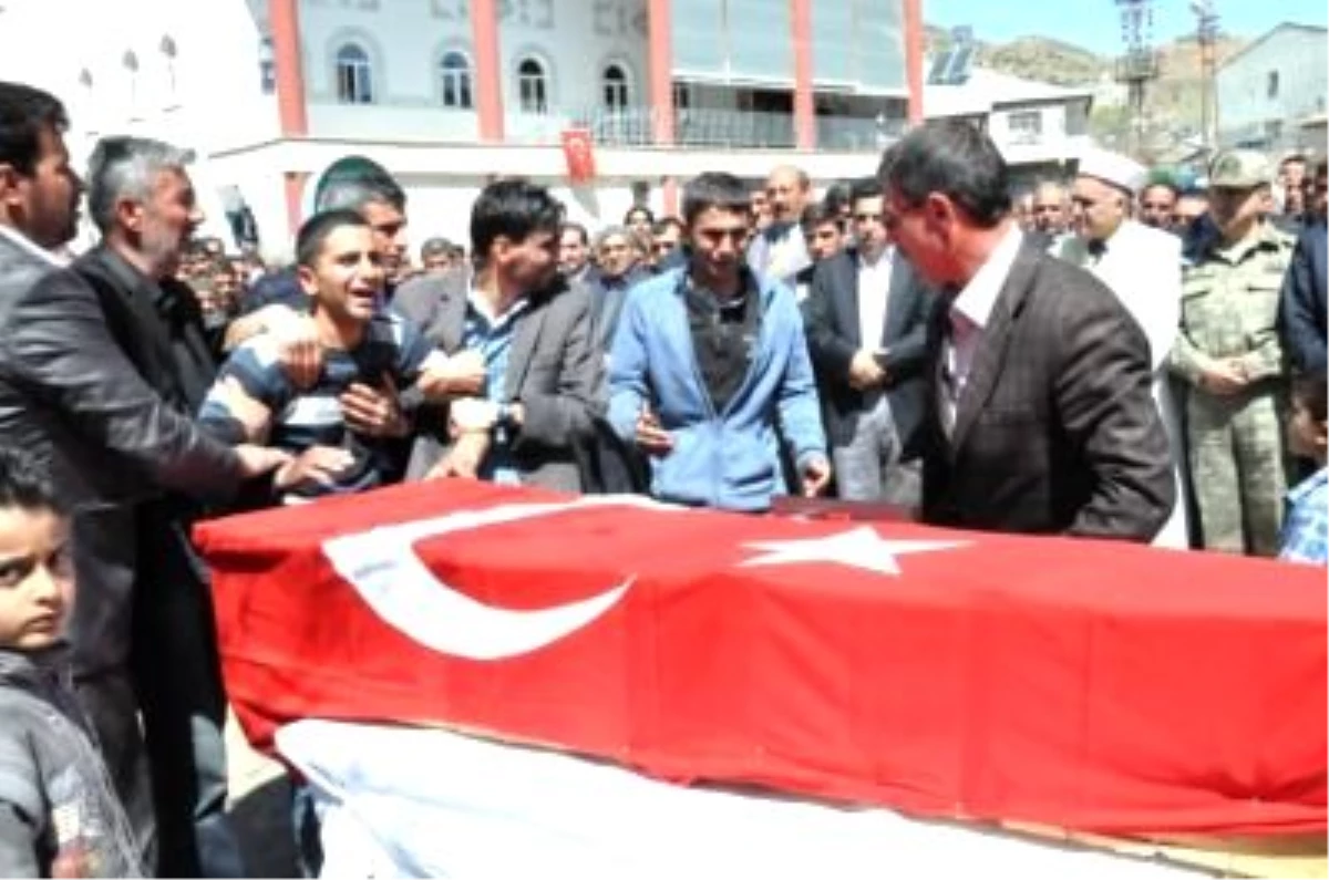 Şehit Erin Cenazesi İstanbul\'a Gönderildi (2)