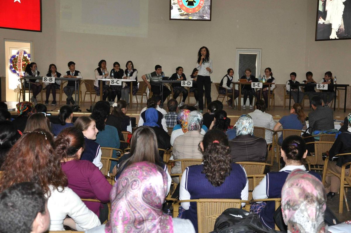 Soma\'da Öğrenciler Arasında Bilgi Yarışması Yapıldı