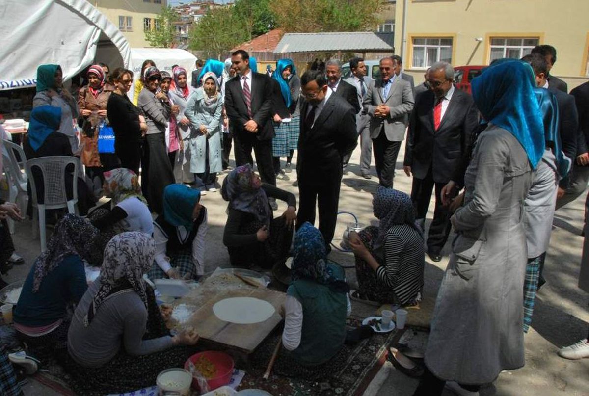 Vali Saran, Malatya İmam Hatip Lisesi Kermesine Katıldı